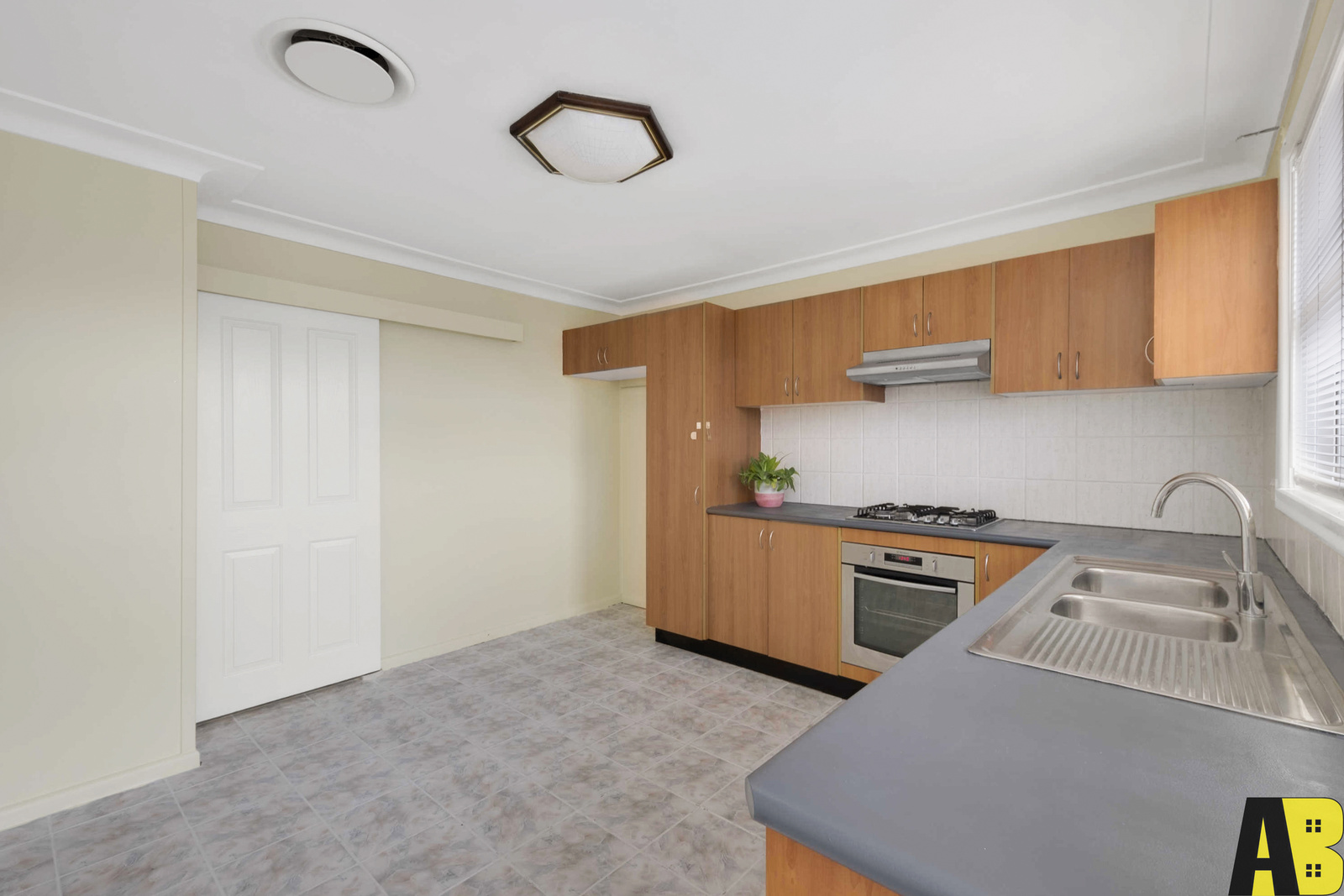 31 Targo Road, Pendle Hill - Thumbnail 6