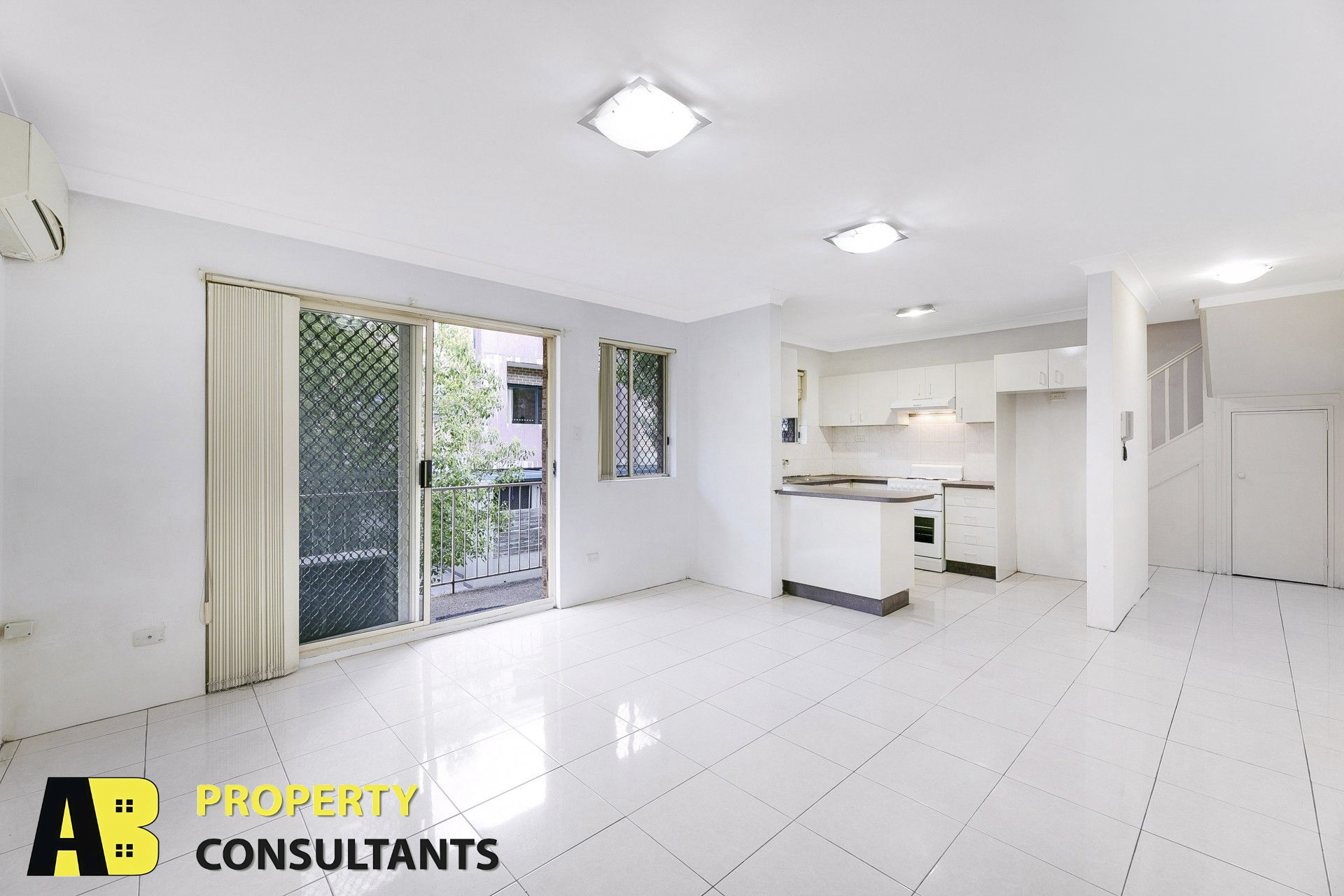 2/38 Harris Street, Harris Park - Thumbnail 2