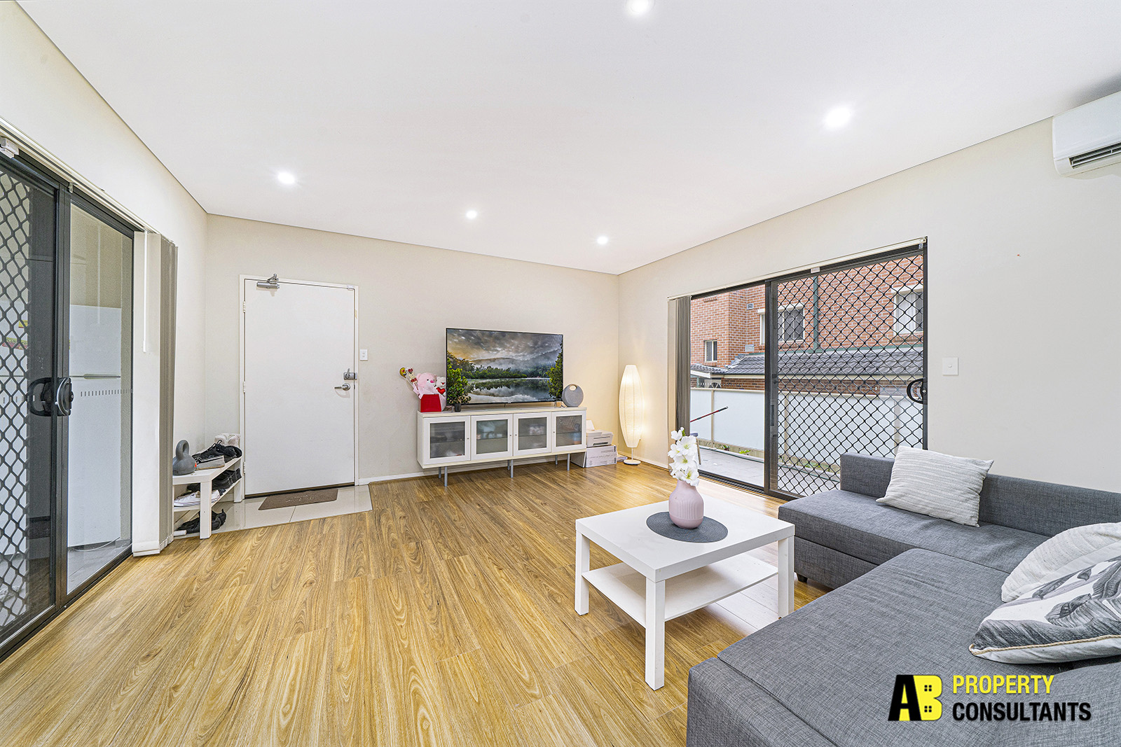 8/8 Wigram Street, Harris Park - Thumbnail 2