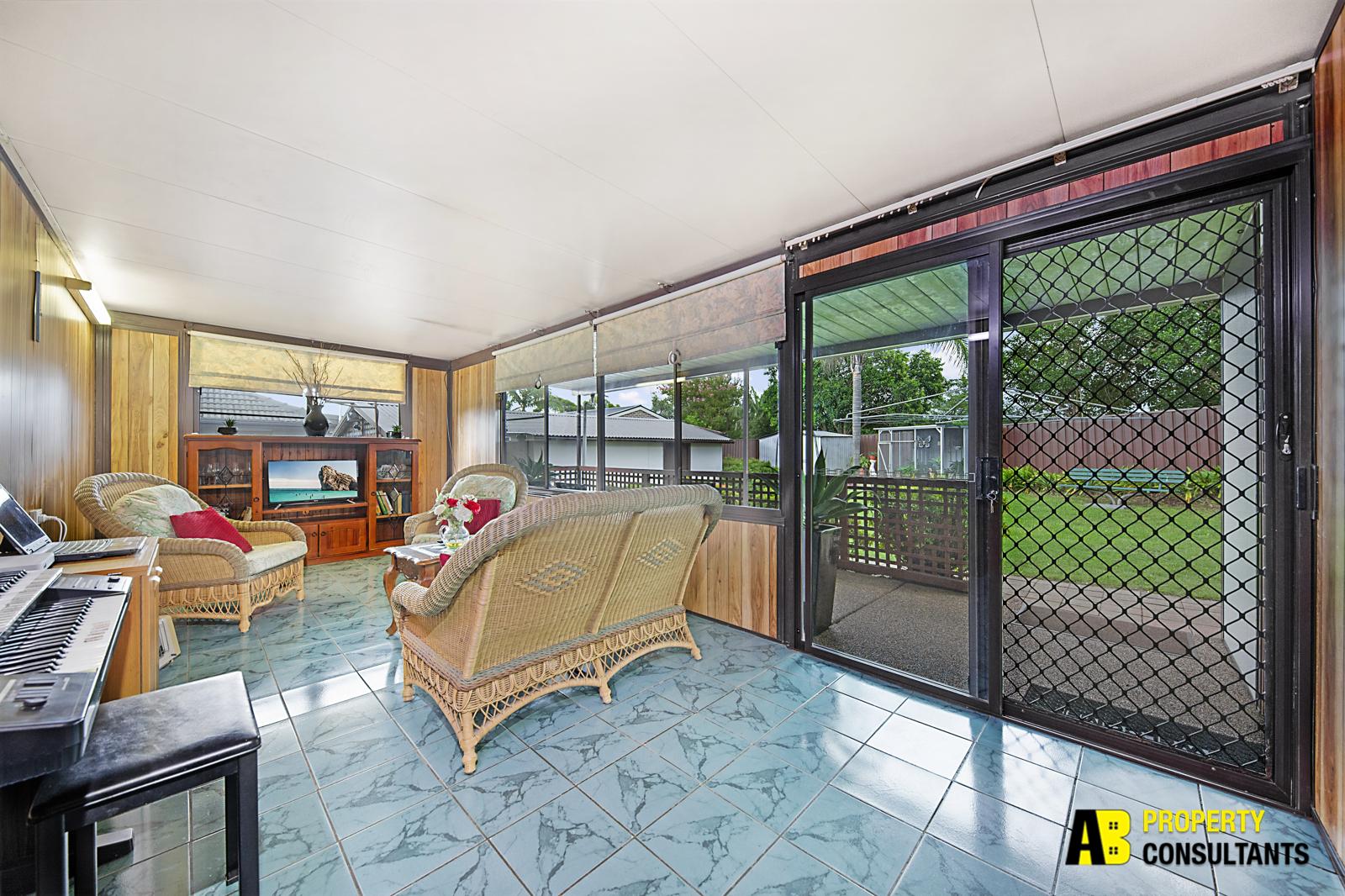 8 Dawn Drive, Seven Hills - Thumbnail 2