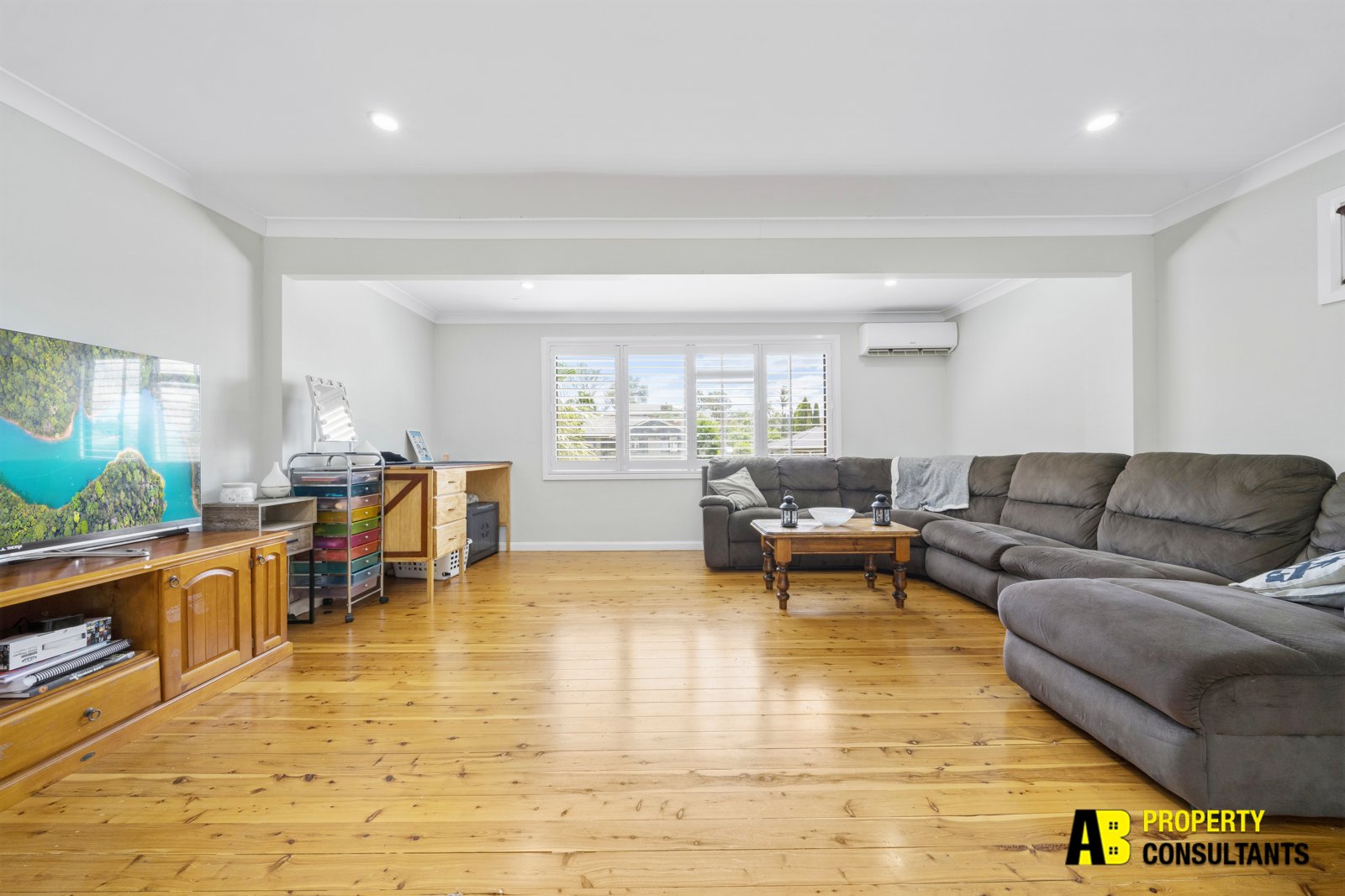 83 and 83A Whitby Road, Kings Langley - Thumbnail 3
