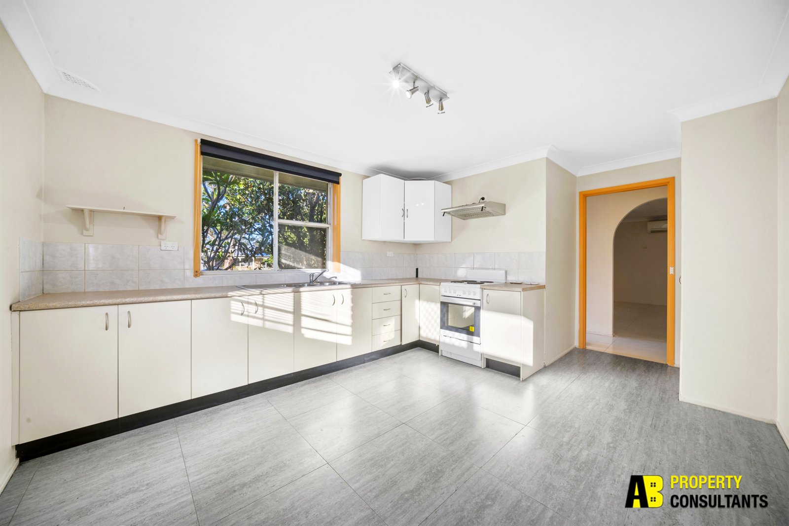 12 Gerald Crescent, Doonside - Thumbnail 8