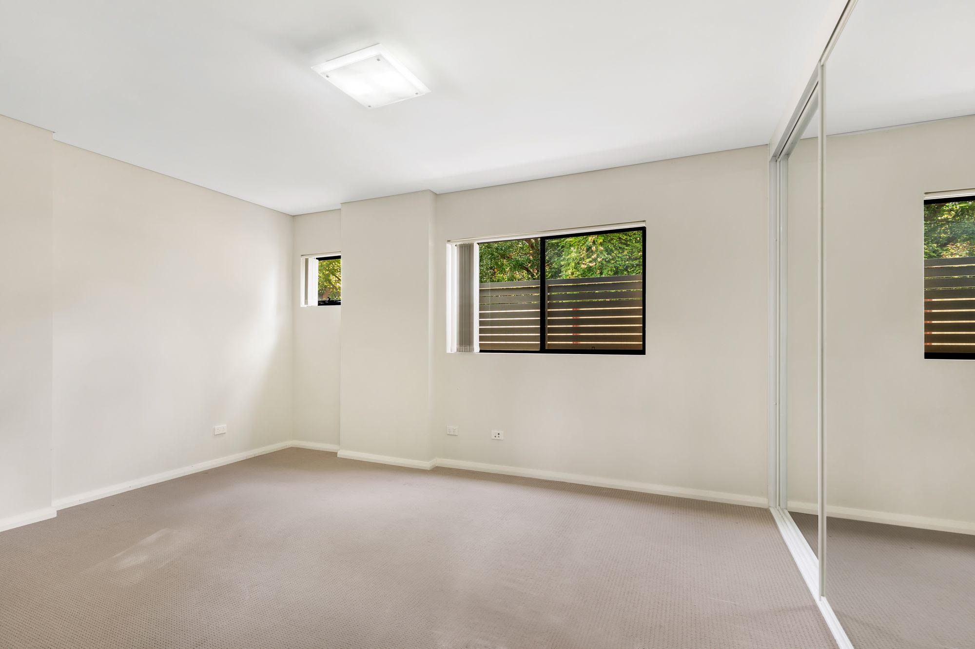 2/8 Wigram Street, Harris Park - Thumbnail 4