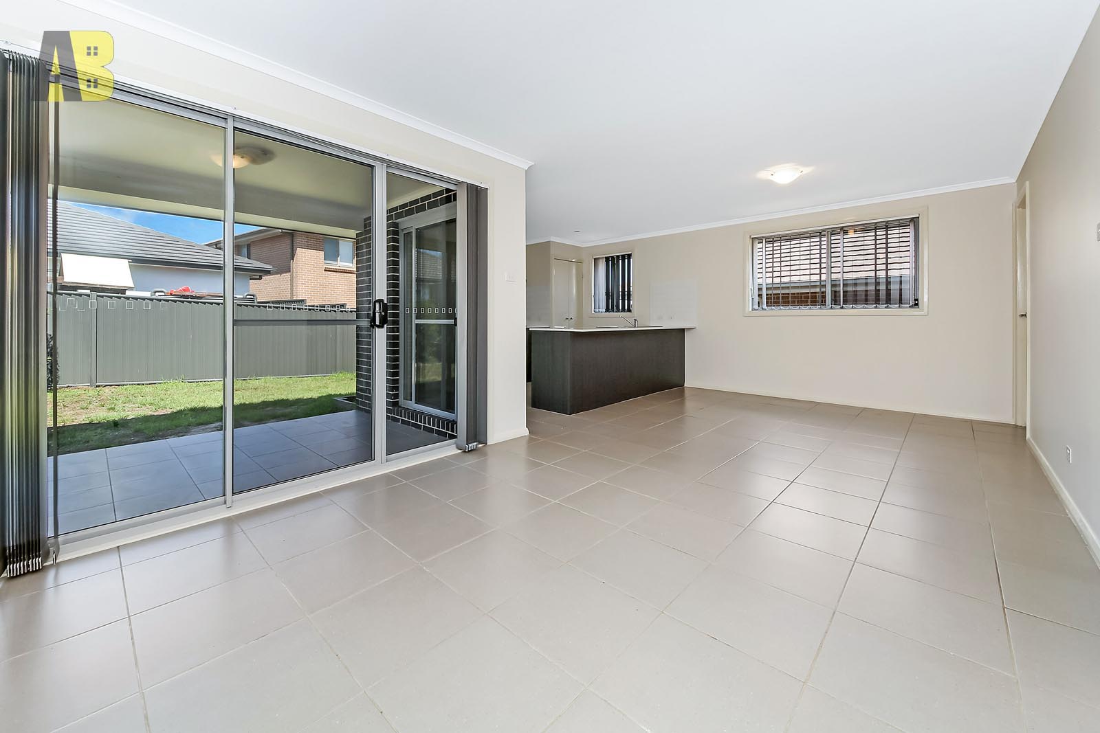 49 PORTSMOUTH CIRCUIT, Jordan Springs - Thumbnail 2