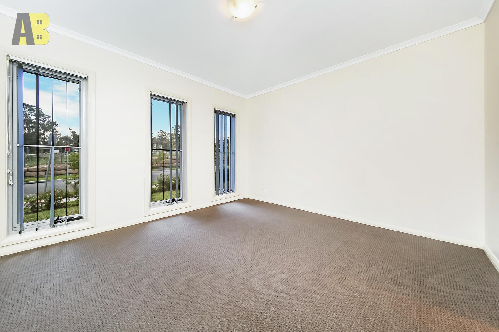 49 PORTSMOUTH CIRCUIT, Jordan Springs - Thumbnail 4