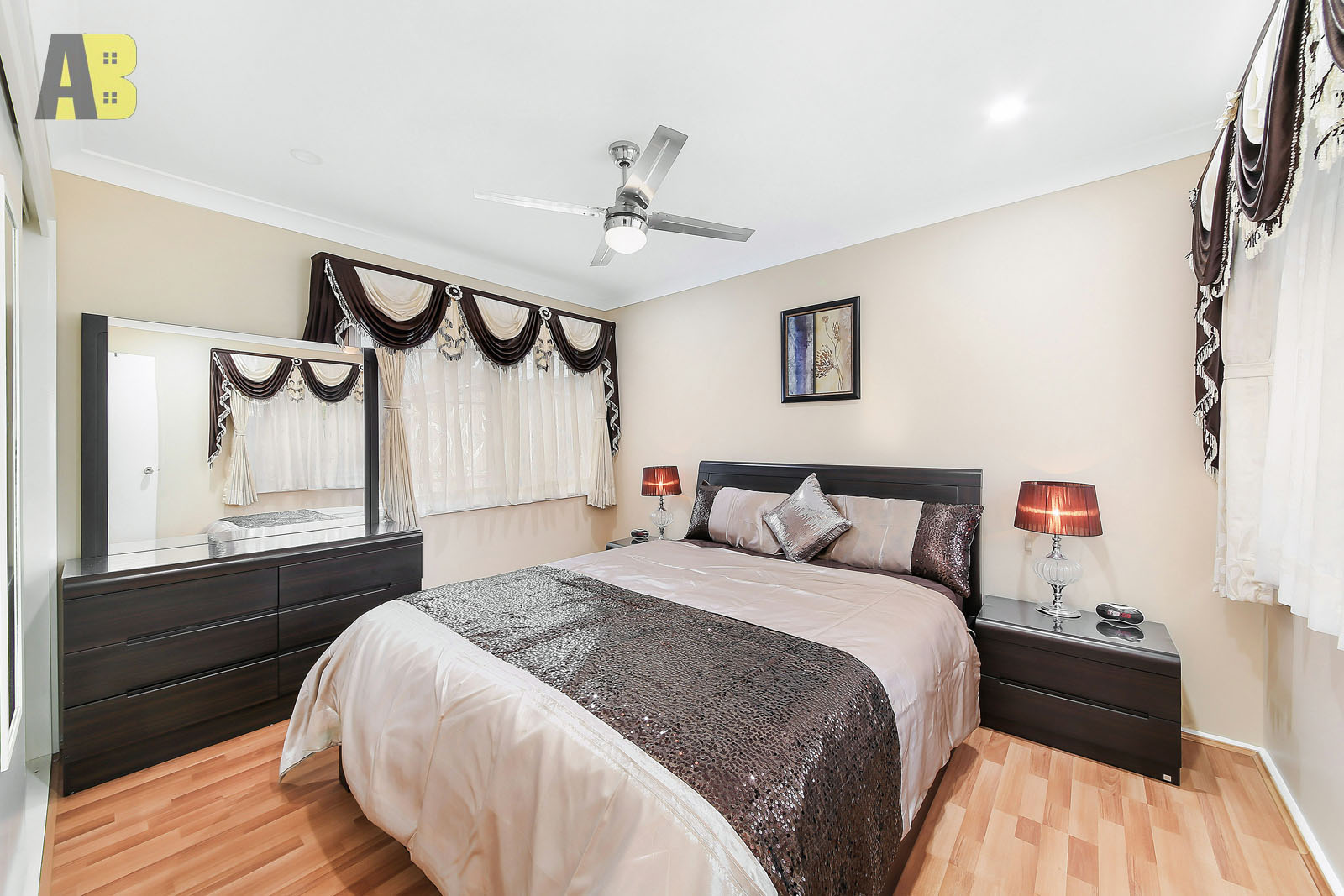 1A Alden Grove, Oakhurst - Thumbnail 3