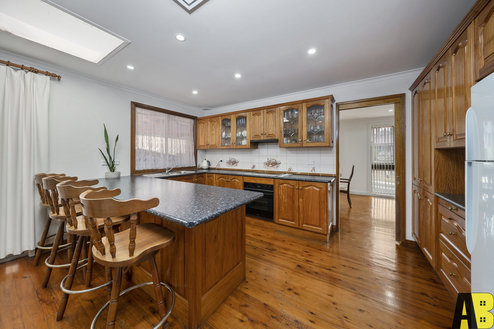 81 WHITBY ROAD, Kings Langley - Thumbnail 3