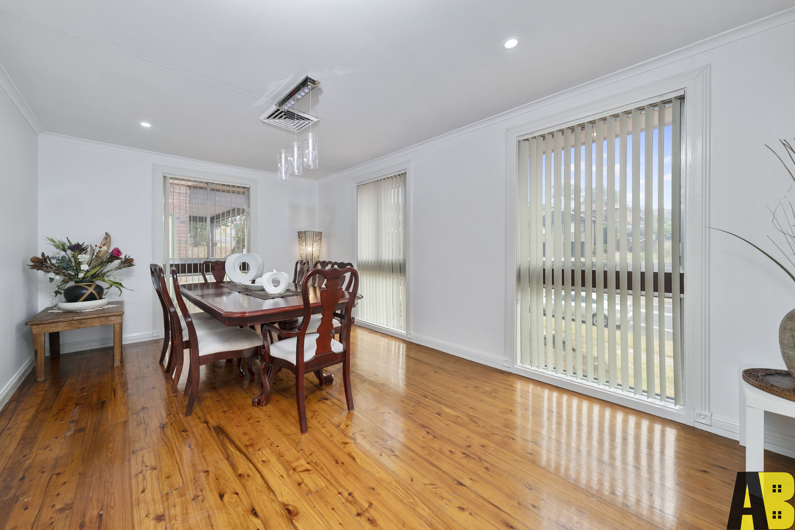 81 WHITBY ROAD, Kings Langley - Thumbnail 2