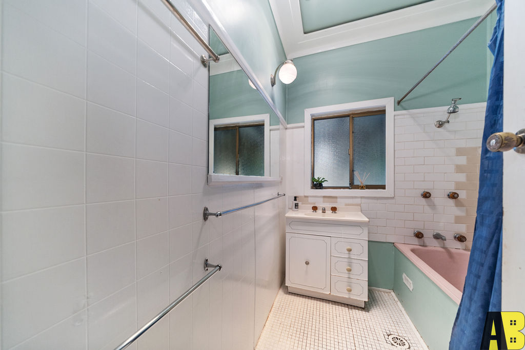 37 VALERIA STREET, Toongabbie - Thumbnail 3