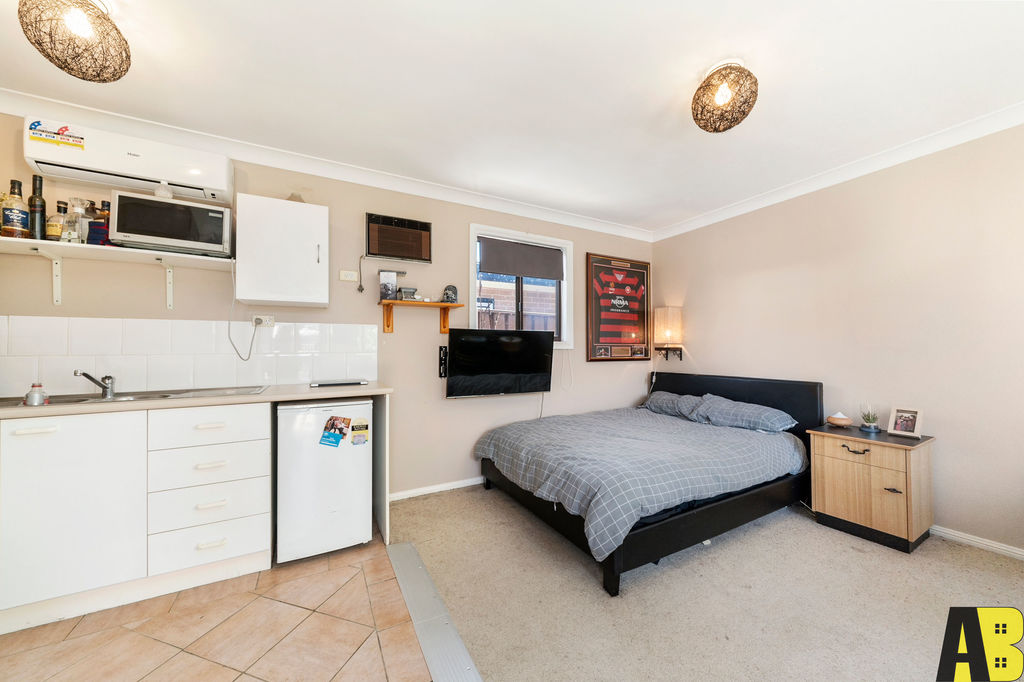 11 Derbyshire Avenue, Toongabbie - Thumbnail 2